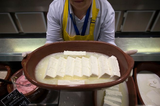 Dinamarca ha incumplido la normativa al permitir la exportación de queso con la denominación Feta