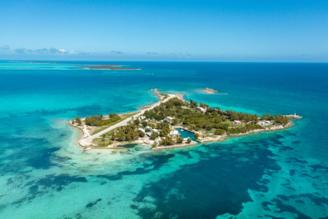Little Whale Cay es un cayo completamente privado de las Islas Berry, con vivienda con piscina, pista de tenis y gimnasio. Vende Knight Frank. 35 millones de dólares.
