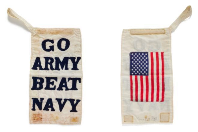 Bandera "Go Army Beat Navy", precio estimado entre 20.000 y 30.000 dlares.