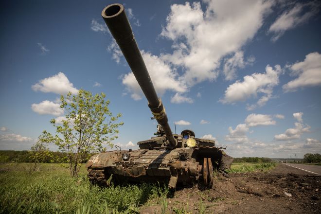 Restos de un tanque en la región ucraniana de Járkov.