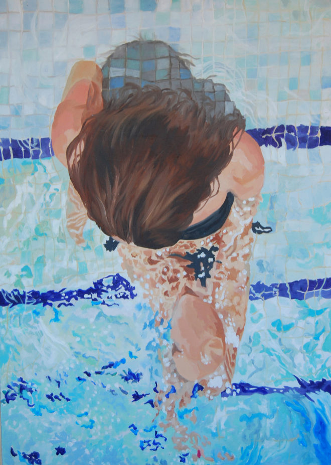 En este caso la pintura recrea a una joven sentada al borde de la piscina en una toma cenital.