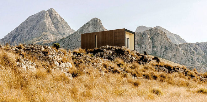 Esta mini casa prefabricada mide 30 metros cuadrados de los que 24 son habitables.