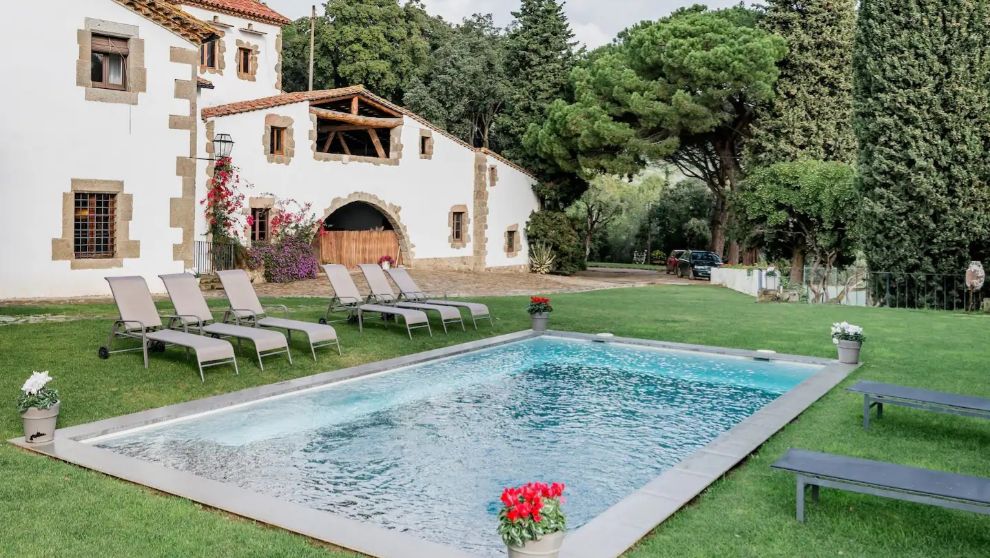 Increíbles casas rurales con piscina para pasar unas vacaciones de ensueño  | Viajes