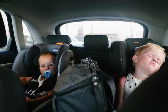 Alerta de cinturón en plazas traseras - Niños dormidos en el coche
