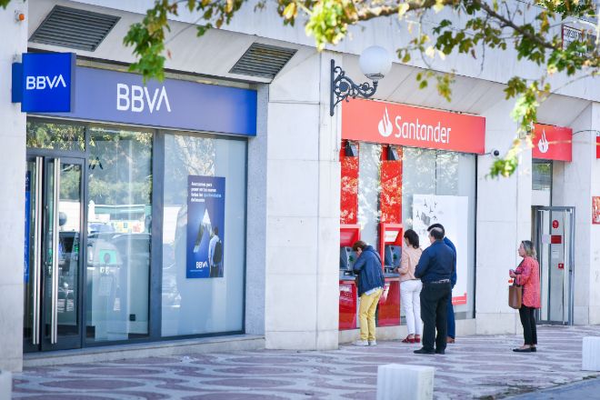 Oficinas de BBVA y Santander.