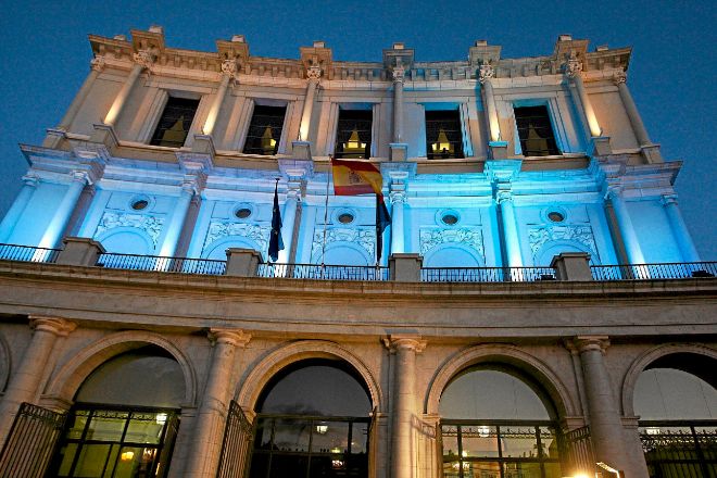 La fachada del Teatro Real en la plaza de Oriente de Madrid.