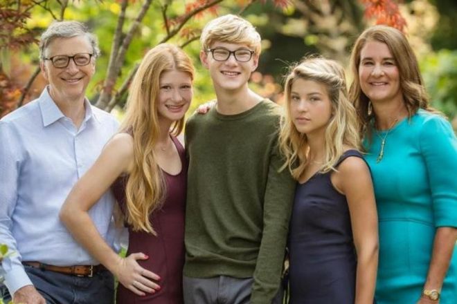 Bill y Melinda Gates con sus tres hijos, Jennifer, Rory y Phoebe. El empresario ha anunciado que dejará una cantidad mínima de su patrimonio a sus hijos.