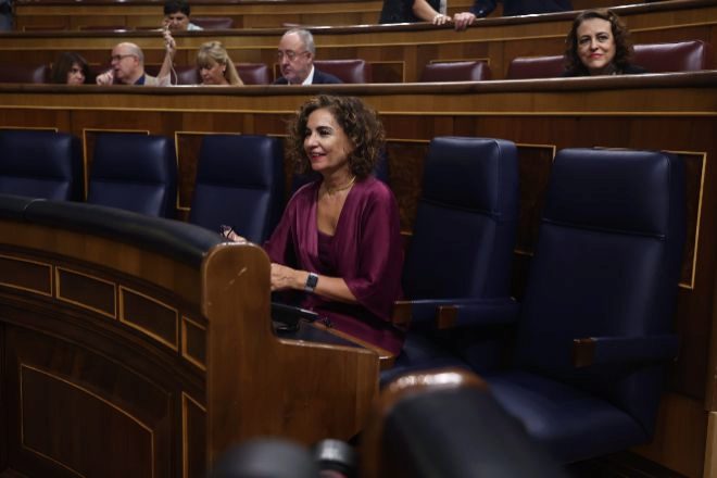 La ministra de Hacienda, María Jesús Montero, ayer durante la sesión plenaria en el Congreso de los Diputados.