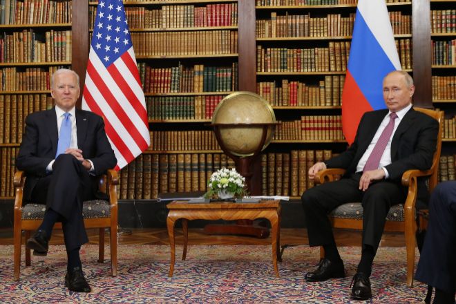 El presidente de EEUU, Joe Biden, y su homólogo ruso, Vladimir Putin.