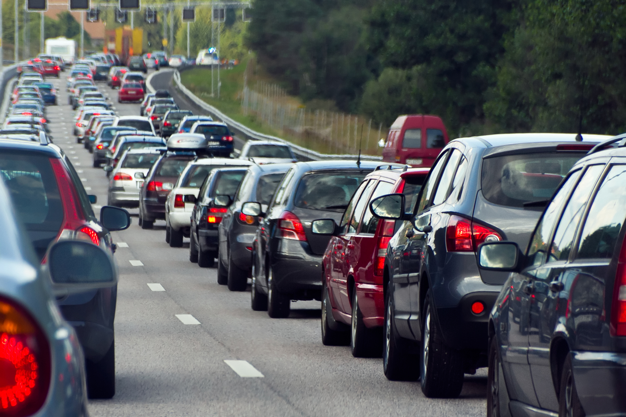 La DGT informa: Multado con 500 euros por tirar una colilla por la ventana