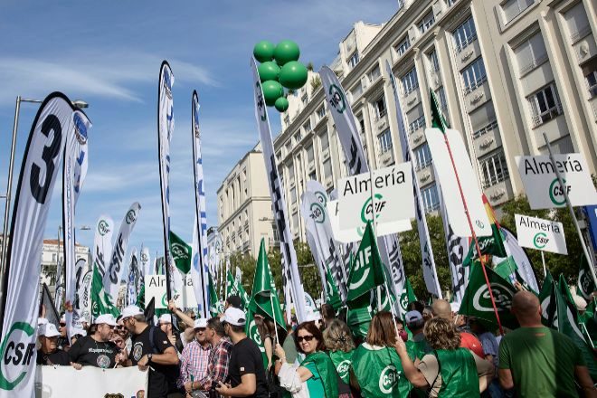 Participantes en la manifestación a favor del alza de salarios públicos celebrada el pasado sábado en Madrid.