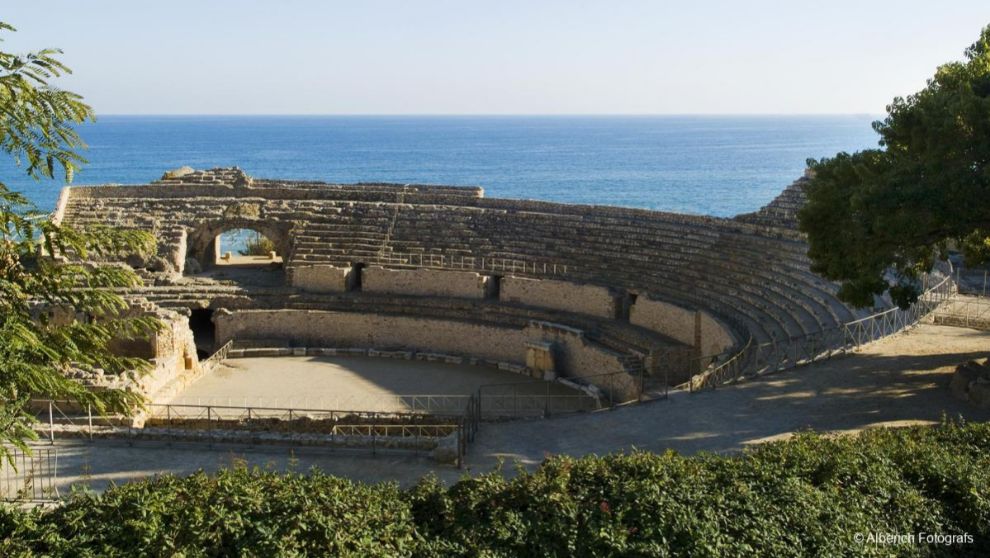 El Anfiteatro de Tarragona junto al mar, uno de los anfiteatros ms...