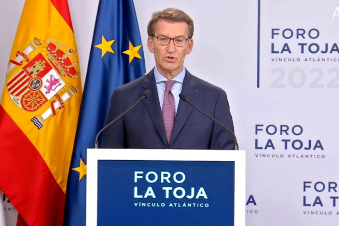 El presidente del PP, Alberto Núñez Feijóo, hoy durante su intervención en el IV Foro La Toja.