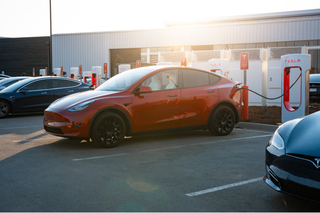Tesla Model Y - Supercharger - Supercargadores