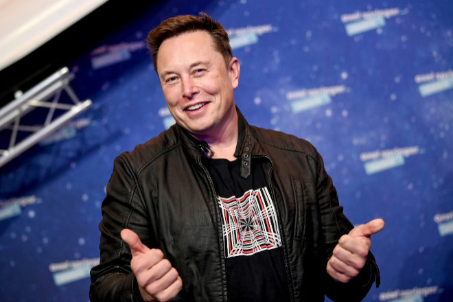 Elon Musk da marcha atrás y comprará Twitter por 44.000 millones de dólares