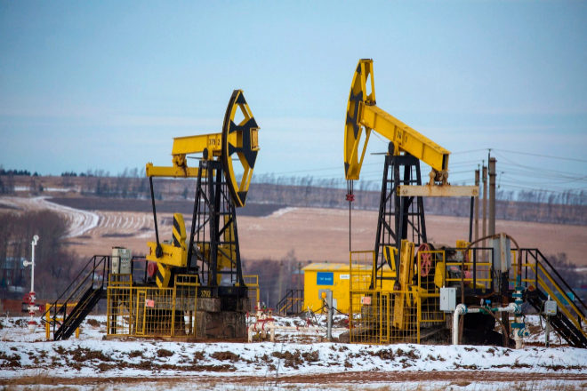 La OPEP y Rusia recortarán la producción de petróleo en 2 millones de barriles al día