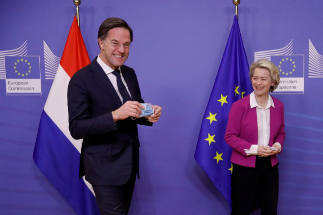 El primer ministro holandés, Mark Rutte, en una reunión con la presidenta de la Comisión Europea, Ursula von der Leyen.