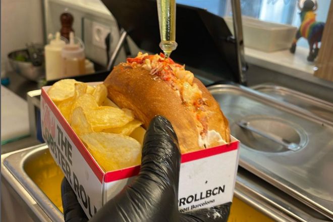 En Lobster Roll BCN sirven el bogavante en un pan brioche.