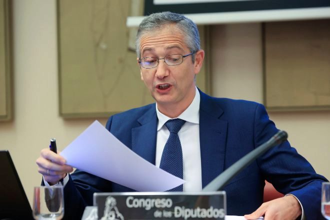 El gobernador del Banco de España, Pablo Hernández de Cos, ayer en el Congreso de los Diputados.