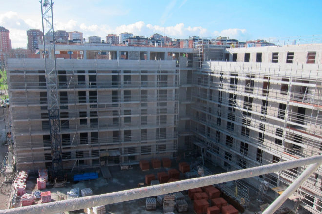 El Gobierno prohibirá a las comunidades autónomas vender vivienda pública