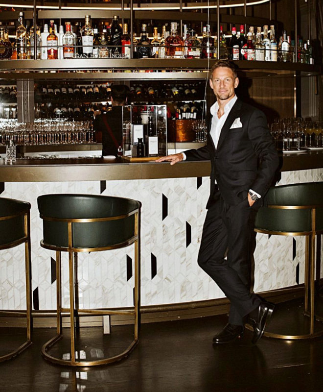 El britnico, acodado en la barra del bar del Gran Hotel Ingls, Madrid, minutos antes de la entrevista. 