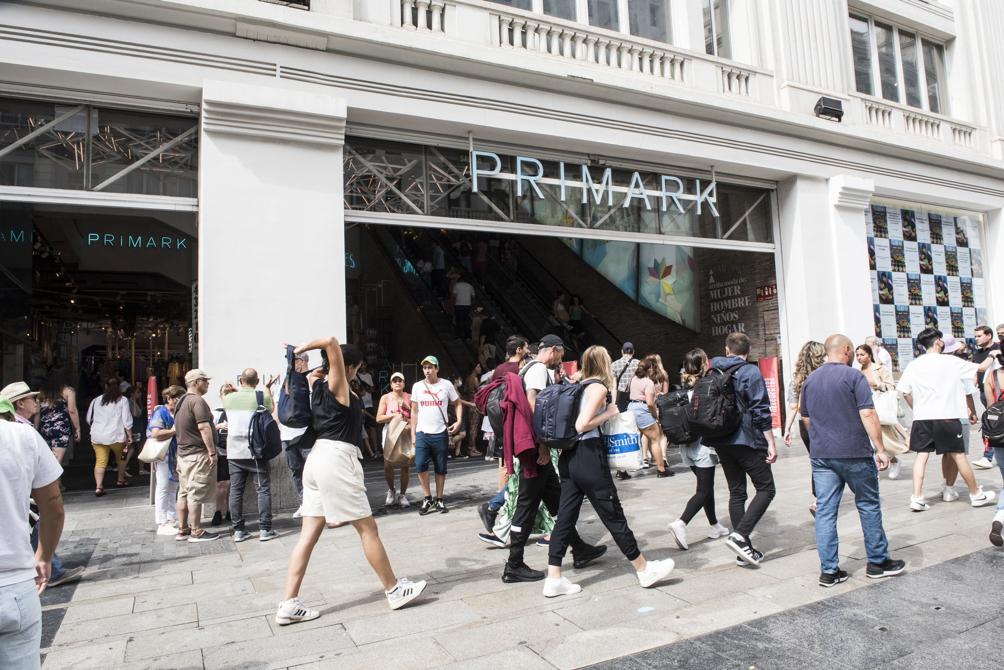 Primark España gana un 14% menos al crecer a menos ritmo