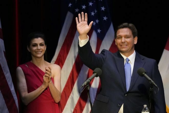 El gobernador de Florida, Ron DeSantis, celebra su reelección anoche en Florida.