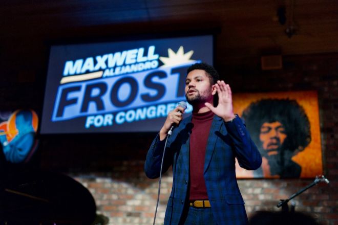Maxwell Frost, el primer miembro de la Generación Z en conseguir una silla en el Congreso.
