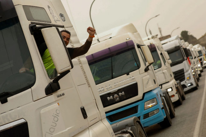 Los transportistas mantienen el paro indefinido a partir del lunes