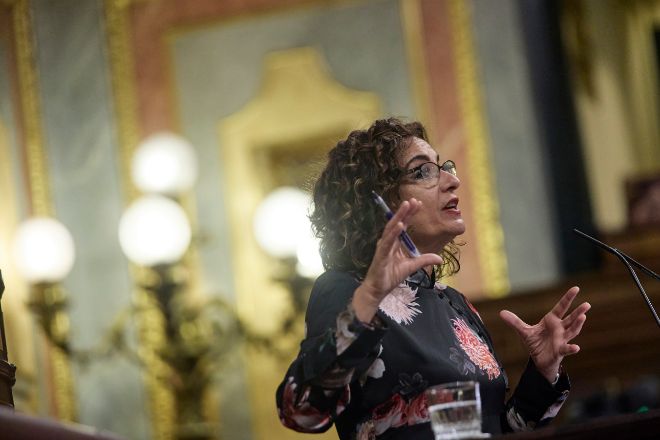Hacienda amplía el impuesto a la banca a firmas extranjeras, mantiene el energético e impulsa el de grandes fortunas