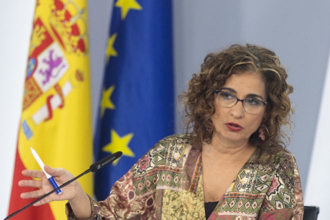 Hacienda se desliga de la línea europea y lanza impuestos duros a banca y energéticas