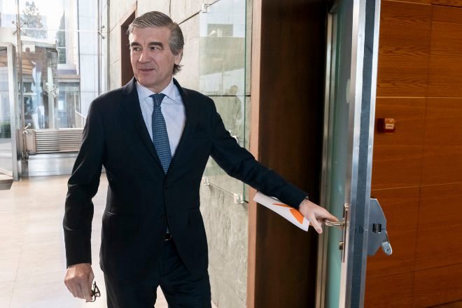 Naturgy aguanta el golpe de Sonatrach y prevé ganar un 36% más este año