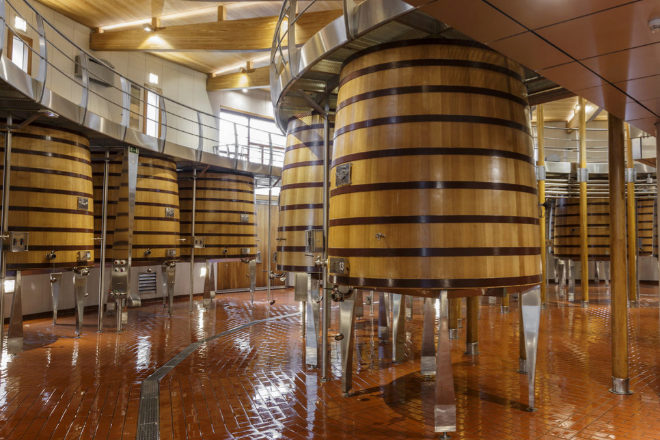 Nave de vinificación destinada a los Vega Sicilia Único, que fermentan en 19 depósitos de roble.