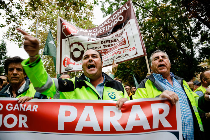 «Navidades oscuras»: los transportistas avisan pese al pinchazo de la huelga