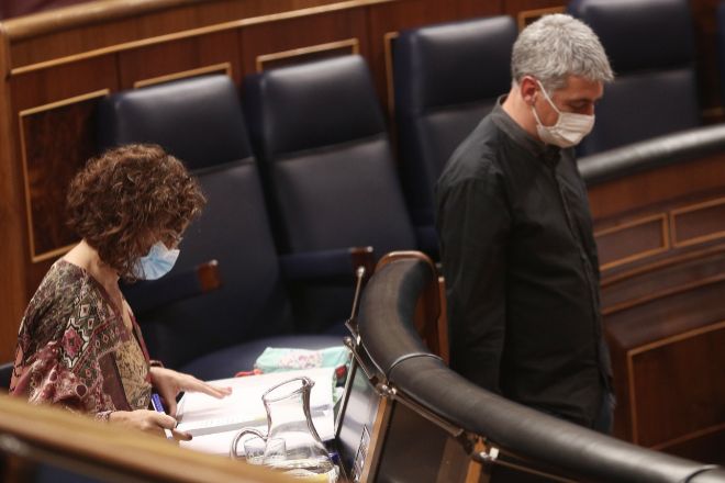 Las Haciendas vascas gestionarán los impuestos a la banca y a las energéticas
