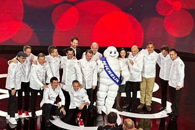 Foto de familia de los chef con tres estrellas Michelin en España, 13 con las dos novedades de 2023.