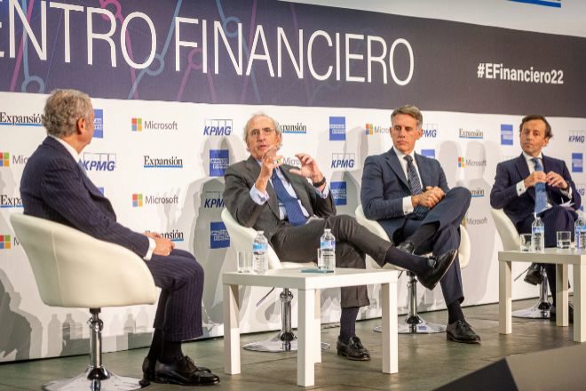 De izquierda a derecha: Javier Muñoz Neira, socio responsable AM de KPMG, Javier Dorado, director general en Iberia de JPMorgan AM, Luis Megías, consejero delegado de BBVA AM, y Aitor Jaúregui, responsable de BlackRock en España.