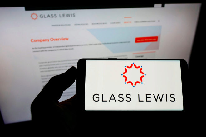 Glass Lewis agita la batalla de los 'proxies' con ISS al comprar la firma europea Proxinvest