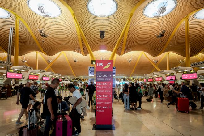 Los turistas extranjeros gastan en octubre 8.296 millones, cerca de nivel precovid