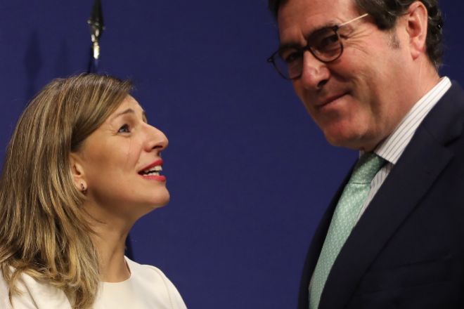 CEOE plantea una subida del 4% en el salario mínimo interprofesional, hasta los 1.040 euros al mes