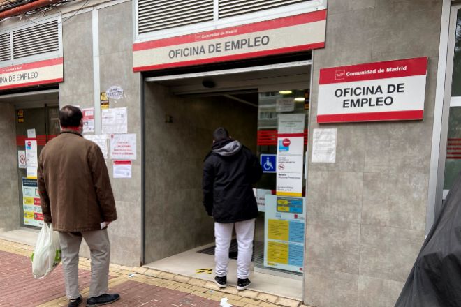 El paro baja en 268.252 personas en 2022, hasta su menor nivel en 15 años