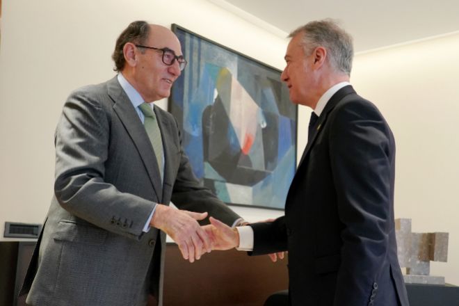 El presidente de Iberdrola, Ignacio Sánchez Galán  (i) visitó al lehendakari Íñigo Urkullu en Vitoria a finales de 2022.