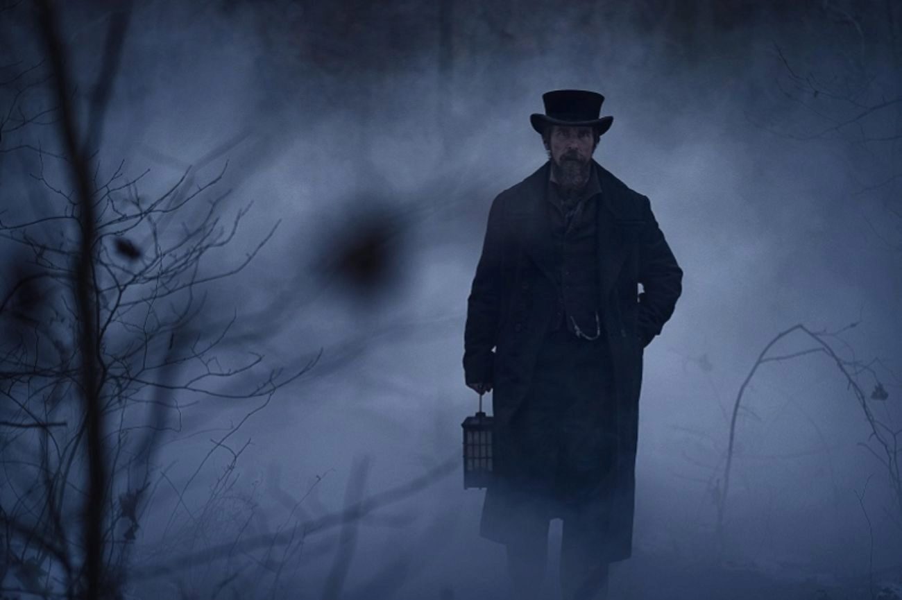 Augustus Landor (interpretado por Christian Bale es un detective...