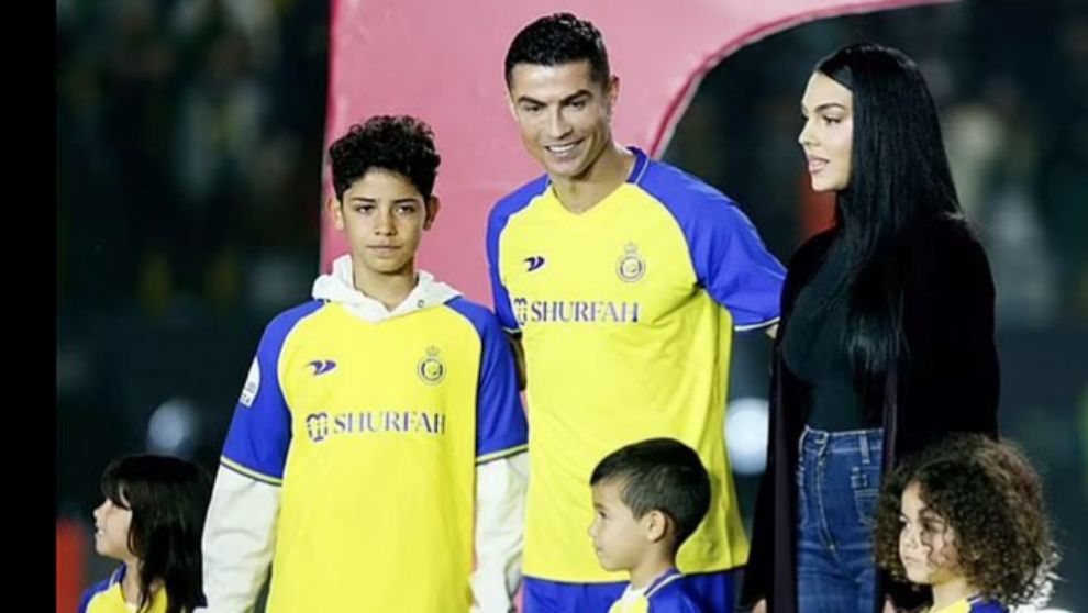 Ronaldo y su familia en la presentación oficial del jugador en...