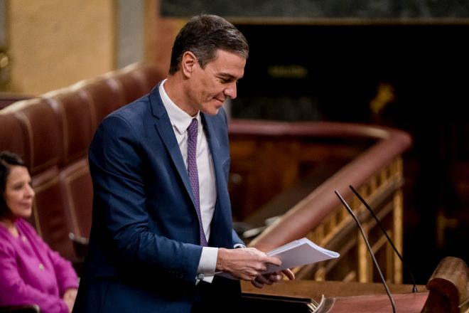 Sánchez ve «de sentido común» pedir más esfuerzo a la banca española ante los sueldos de sus directivos
