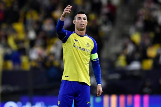 Cristiano Ronaldo reacciona durante el partido de fútbol de la Saudi Pro League.
