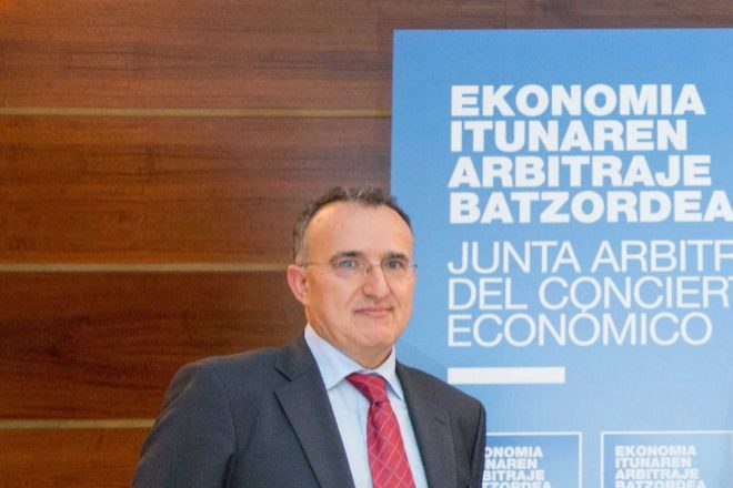 El magistrado que se quedó solo en 2020 pidiendo gravar las compensaciones del Fisco sella el «giro radical» de criterio