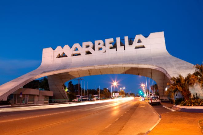 Imagen de uno de los accesos a Marbella.