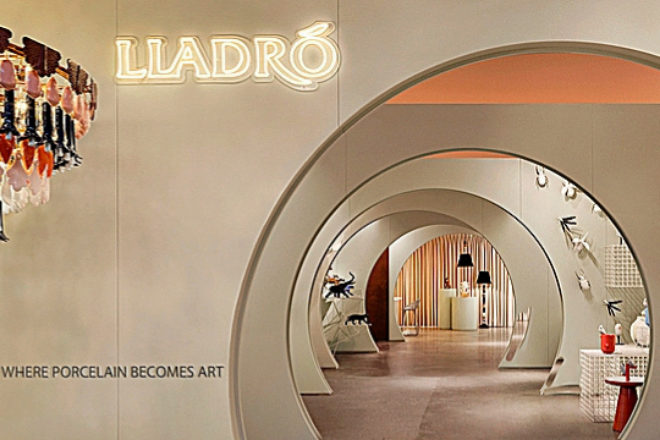 La nueva tienda de Lladró en Nueva York está diseñada en forma de túnel en el que se van descubriendo escenas creadas con las piezas de porcelana de la firma.