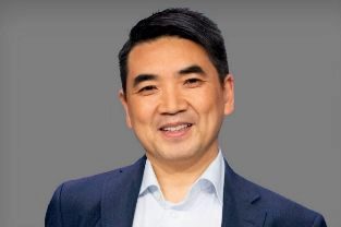 Eric Yuan es el presidente ejecutivo y fundador de Zoom.
